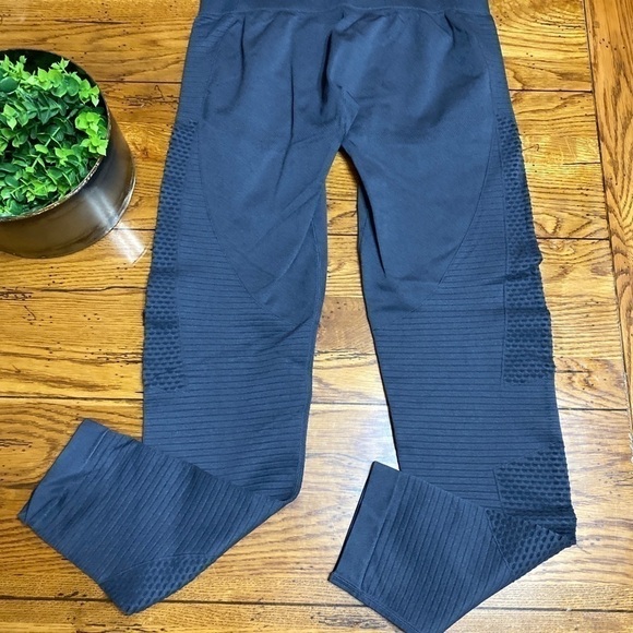 Zyia Activewear New/other Leggings Gray Seamless Perforated Womens Size Medium - Picture 3 of 11